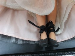 dc fashion doll 2 brunette feet